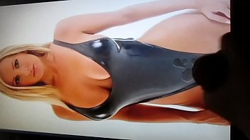 pop-shot on damsel in leather bikini